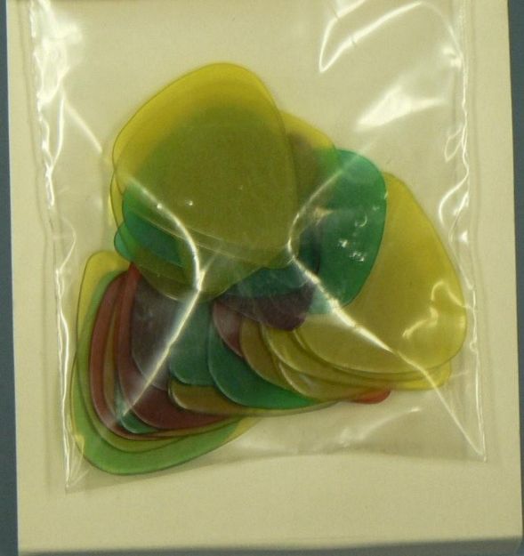 Picture of Harris Music Guitar Picks Rainbow Clear 25 Pack MEDIUM