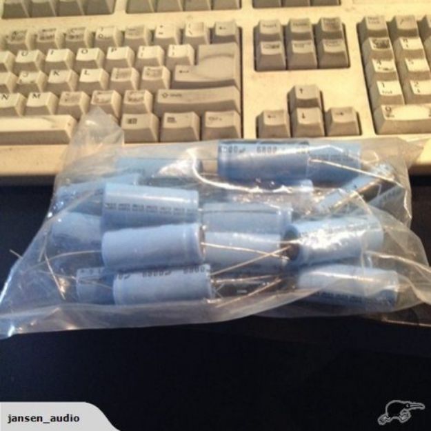 Picture of 6800µF 16V Axial Cap