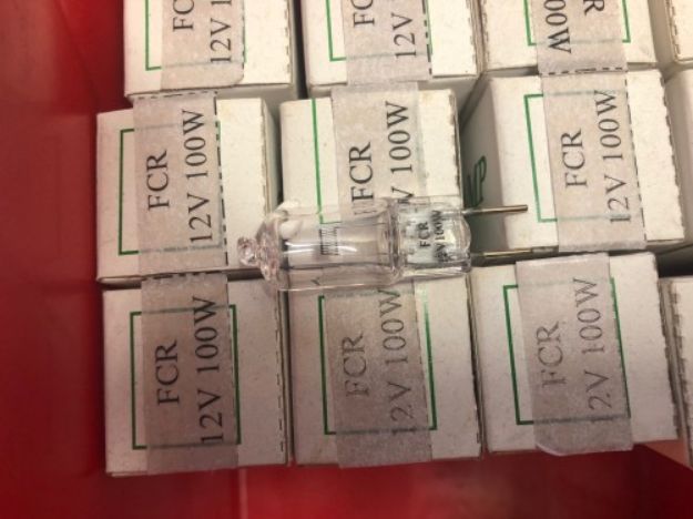 Picture of Halogen Lamp Double Plug 100W 12V G6.35