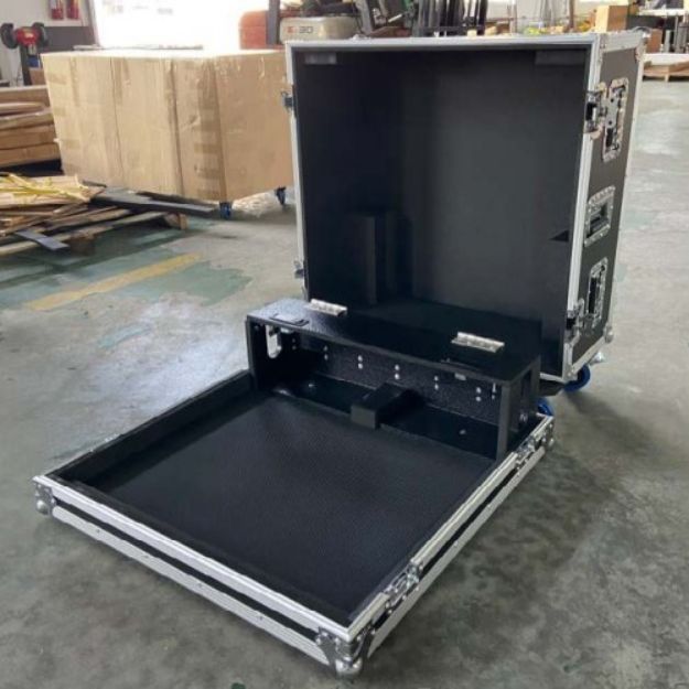 Picture of SQ7 Flight Case with Dogbox